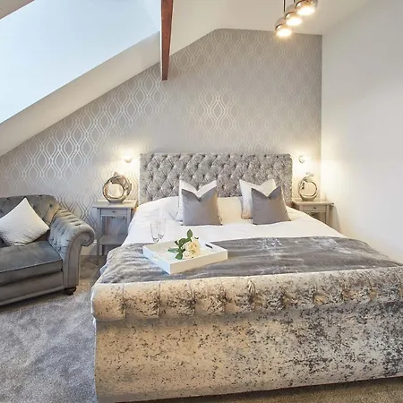 Host & - Simba House * Солтберн-бай-те-Си