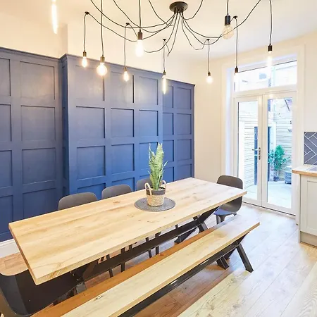 Host & - Simba House *